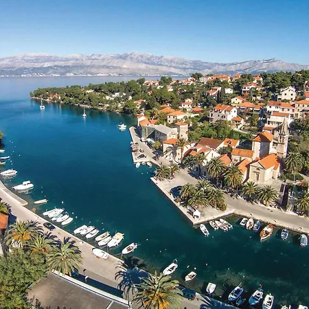 Apartamento Stunning In Supetar-splitska With Wifi Splitska
