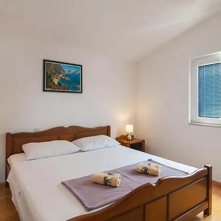 Stunning In Supetar-splitska With Wifi * Splitska