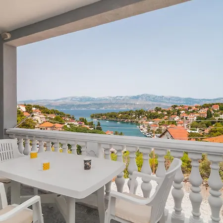 Stunning In Supetar-splitska With Wifi Apartamento Splitska