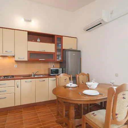 Stunning In Supetar-splitska With Wifi *