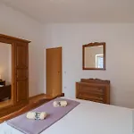1 Bedroom Gorgeous In Supetar-splitska 公寓 斯普利特卡