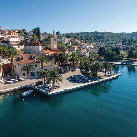 Stunning In Supetar-splitska With Wifi 아파트 스프리트스카