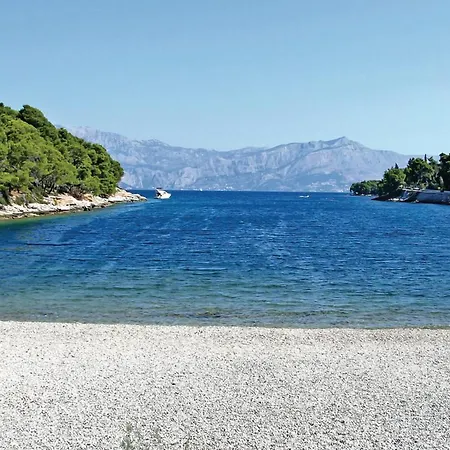 Stunning In Supetar-splitska With Wifi