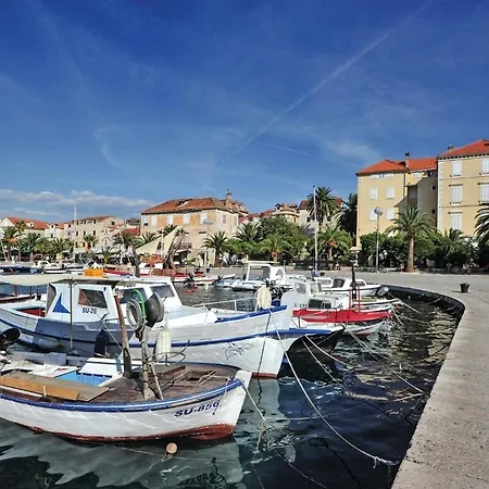 Stunning In Supetar-splitska With Wifi 아파트 *